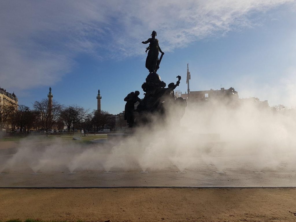 Paris Place de la Nation Mibilado por el suelo